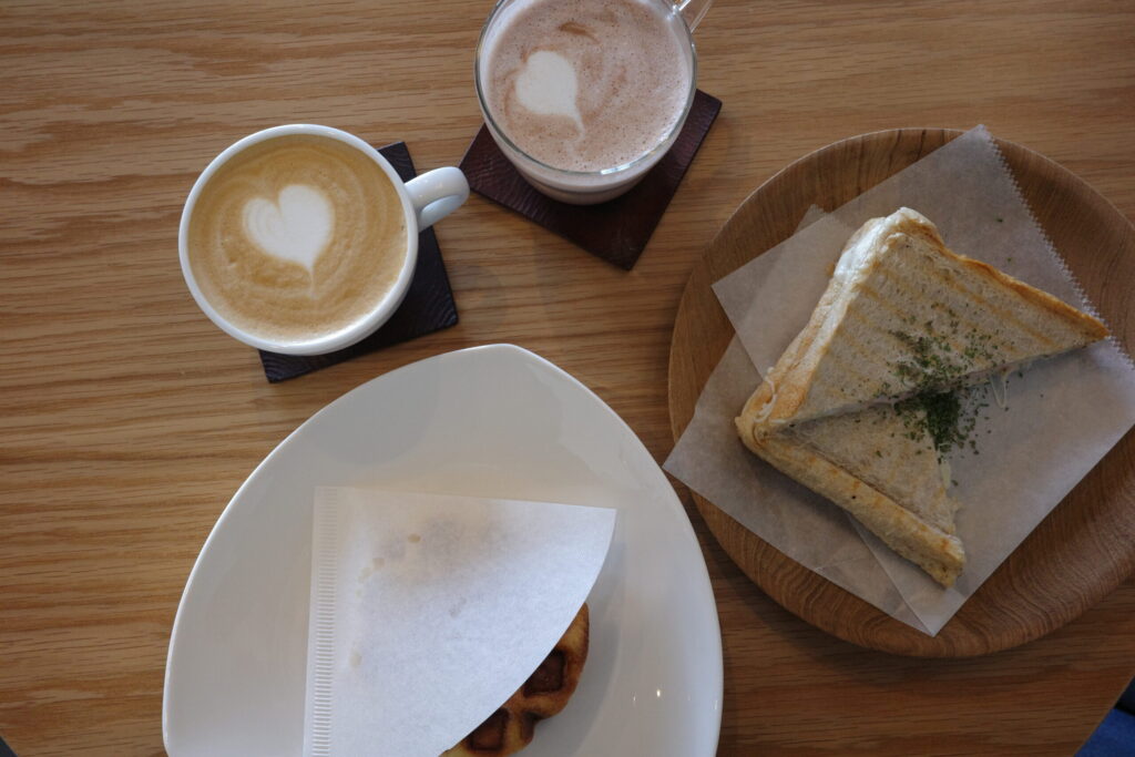 カフェの食事の画像