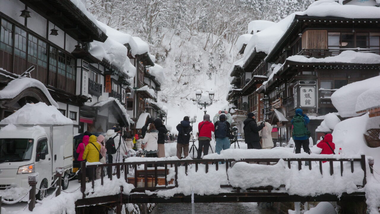 昼の銀山温泉の画像