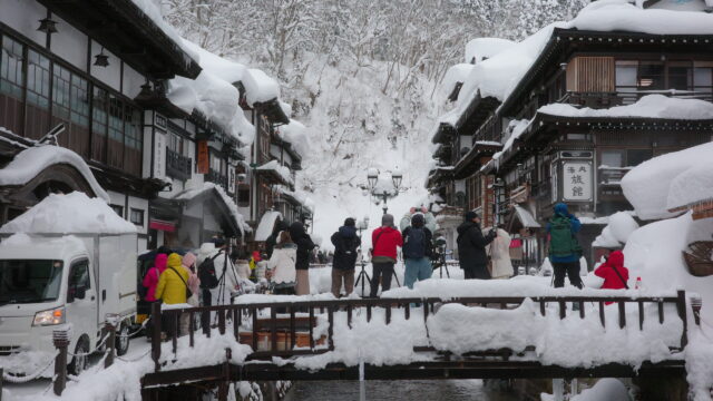 昼の銀山温泉の画像