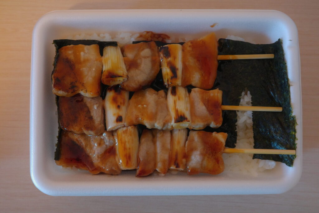 やきとり弁当の画像