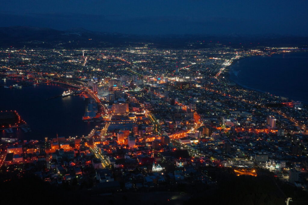 日の入り30分後後の函館山の景色の画像
