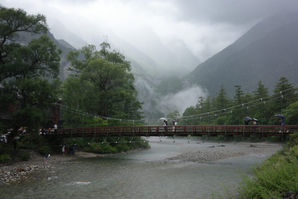 上高地 河童橋 雨