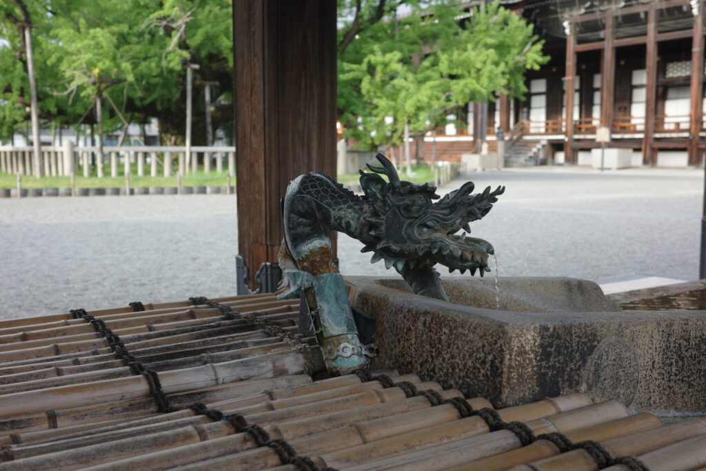 西本願寺 手水舎