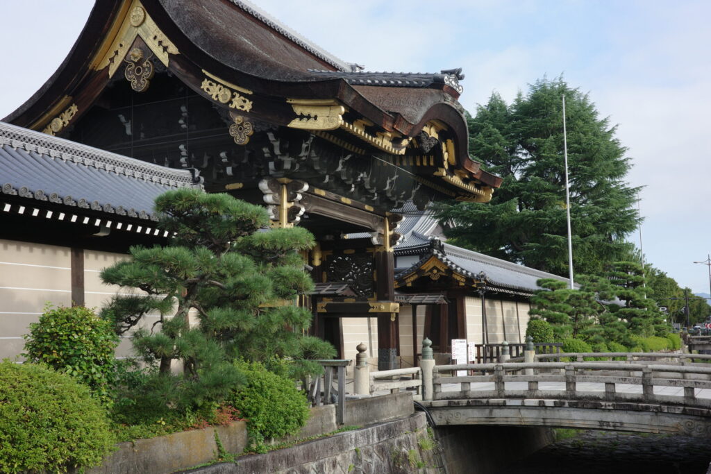 西本願寺 阿弥陀堂門